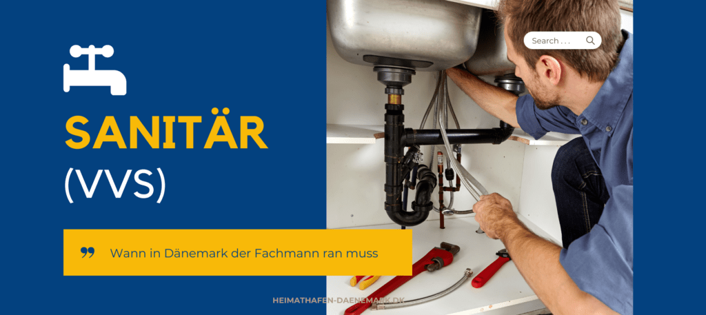 Renovierung & Handwerker Ein Mann repariert eine Sanitärleitung in seiner dänischen Küche
