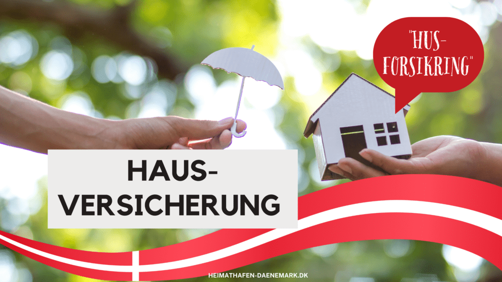 Haftpflichtversicherung in Dänemark Eine Hand hält einen Regenschirm über ein dänisches Haus und symbolisiert damit den Schutz einer Haftpflichtversicherung für ein dänisches Haus