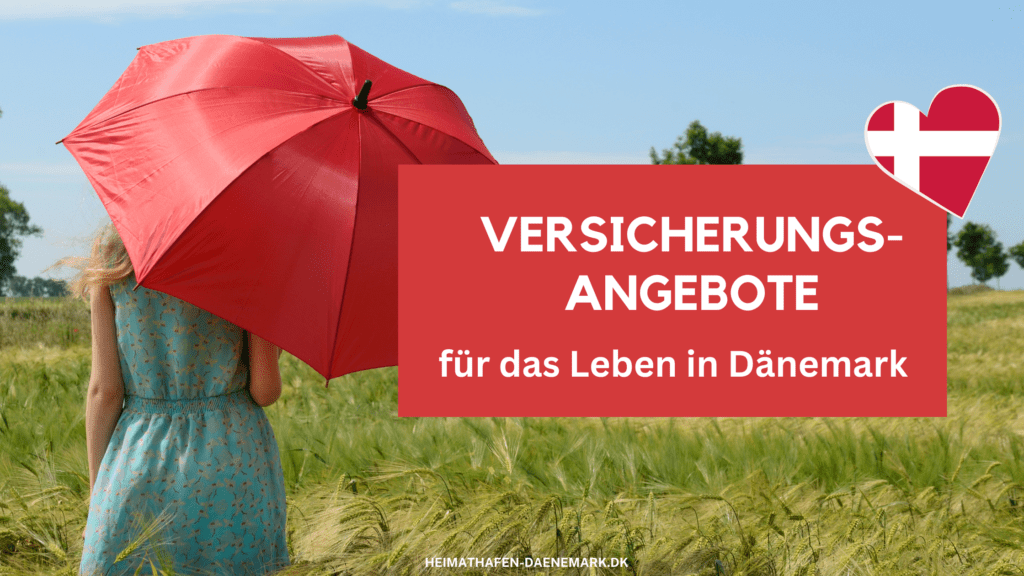 Hausversicherung in Dänemark Eine Frau in einem sommerlichen Kleid und mit blondem langen Haar steht in einem Kornfeld in Dänemark und schützt sich mit einem roten Sonnenschirm, welcher Versicherungen Schutz symboliseren soll