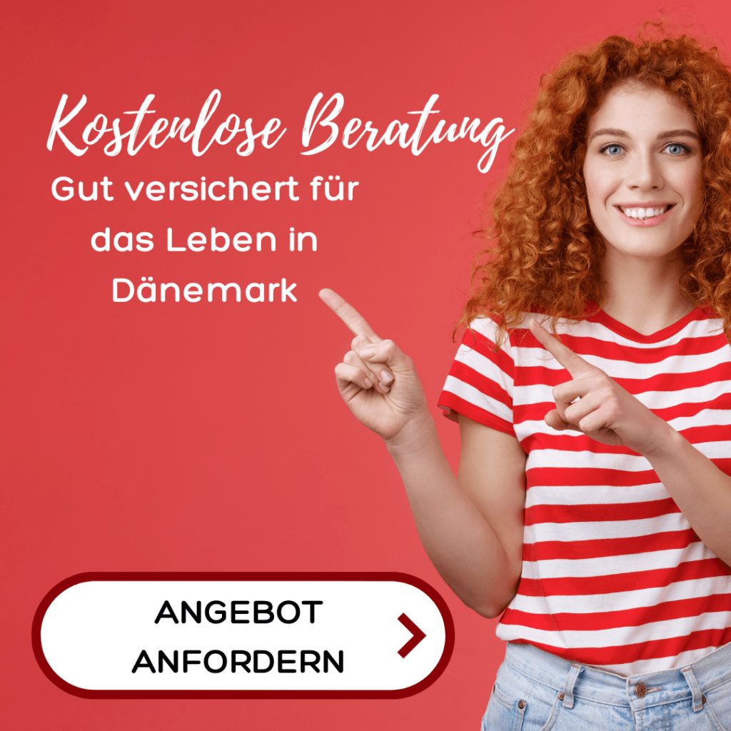 Resthof in Dänemark kaufen Eine junge Frau in einem rot-weiss gestreiften T-Shirt berät zum Thema Versicherungen in Dänemark