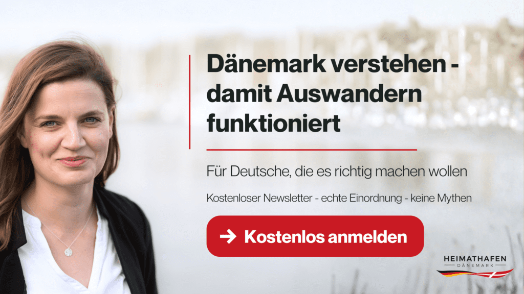 Frau vor ruhigem Hintergrund mit Text „Dänemark verstehen – damit Auswandern funktioniert“ und Hinweis auf kostenlosen Newsletter für Deutsche, die nach Dänemark auswandern oder dort leben.