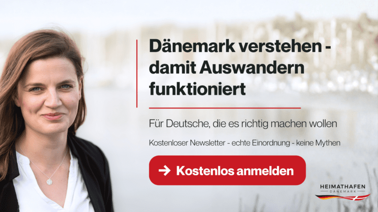 Frau vor ruhigem Hintergrund mit Text „Dänemark verstehen – damit Auswandern funktioniert“ und Hinweis auf kostenlosen Newsletter für Deutsche, die nach Dänemark auswandern oder dort leben.